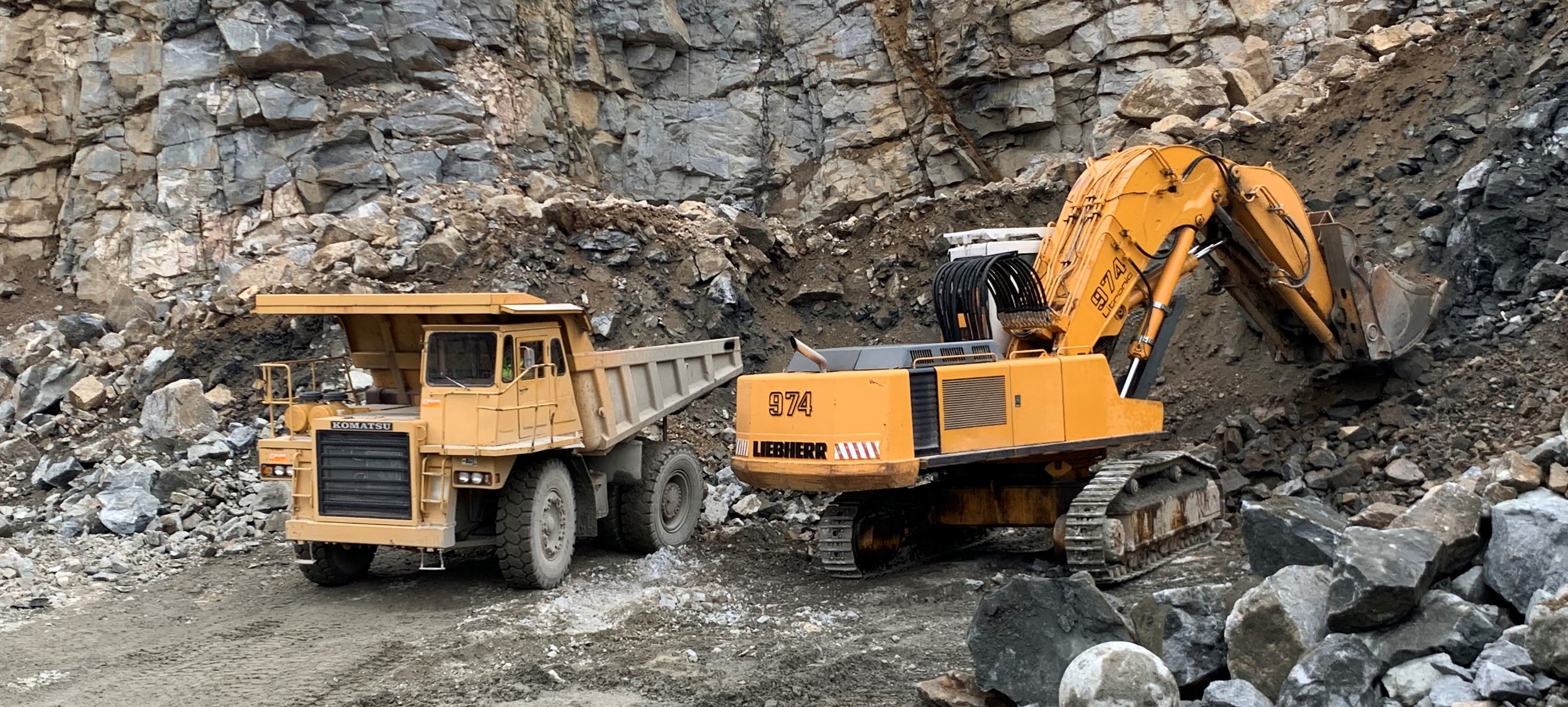 Steinbruch Schönberg Mulde und Bagger Werk Schönberg